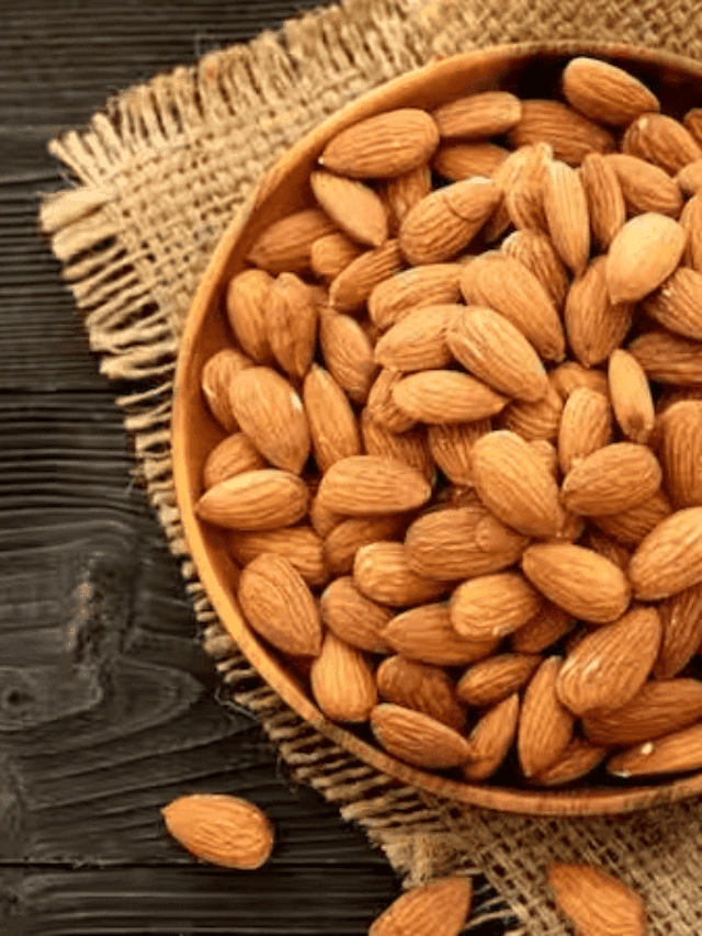 रोज़ बादाम भिगोना भूल जाते है तो ये आज़माएँ , छिलका निकालने का ये तरीका आपके लिए है हेल्पफुल