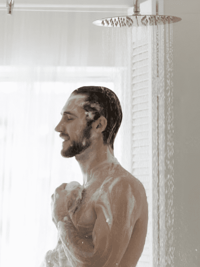 Cold Water Bath Benefits: सर्दियों में  ठंडे पानी से नहाना सेहत के लिए  फायदेमंद क्यों है ?